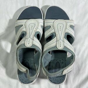 Women’s Easy Spirit Slip-on Blue and White Sandels